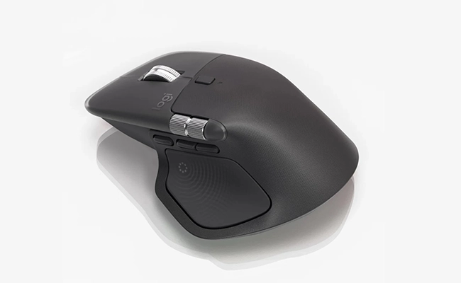 در این عکس یک ماوس MX Master 4 لاجیتک نمایش داده شده است.