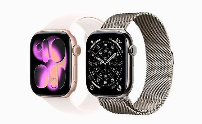 دو اپل واچ سری ۱۱ با بندها و طرح های مختلف