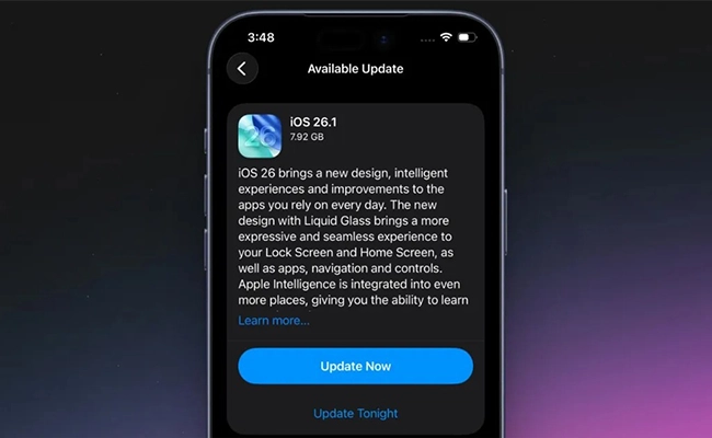 تصویر آپدیت iOS 26.1 در نمایشگر گوشی آیفون