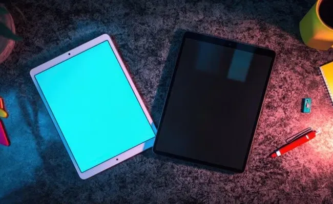مقایسه آیپد و تبلت سامسونگ کنار هم برای طراحی گرافیکی و استفاده دانش‌آموزی و دانشجویی