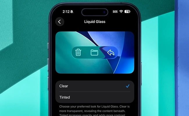 تصویر قابلیت Liquid Glass در نمایشگر گوشی آیفون