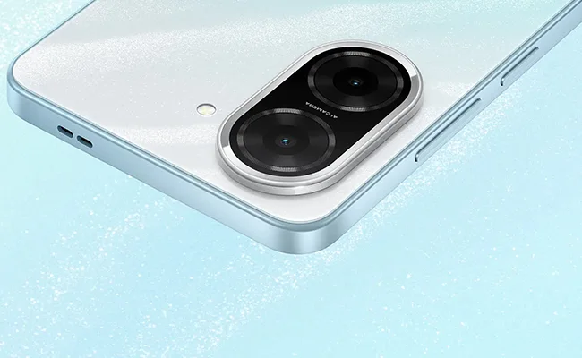 در این عکس دوربین اصلی موبایل شیائومی مدل Redmi a5 از نمای نزدیک نمایش داده شده است.