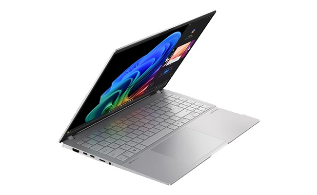 در این عکس یک لپ تاپ Vivobook S15 Q5507QA-S15.X1P512 ایسوس snapdragon X plus 16GB ا ۱۵.۶ اینچی نمایش داده شده است.
