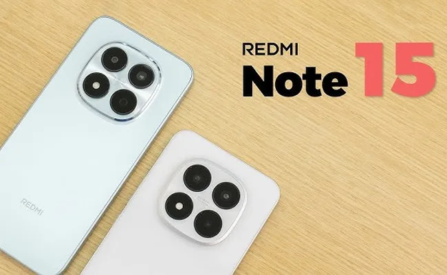 تصویر پشت گوشی شیائومی Redmi Note 15 Pro با نمایشگر روشن و واضح روی میز