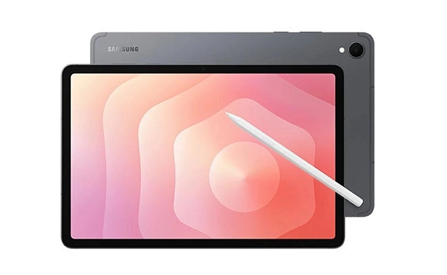 در این عکس قلم S تبلت گلکسی تب S11 سامسونگ در کنار تبلت نمایش داده شده است.