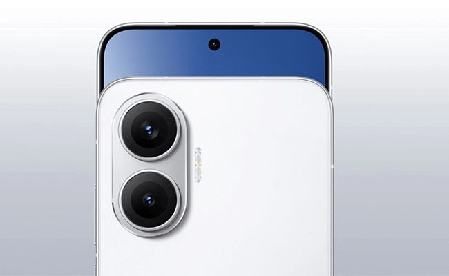 در این عکس دوربین&zwnj;های جلو و عقب موبایل شیائومی Redmi Turbo 5 از نمای نزدیک نمایش داده شده است.