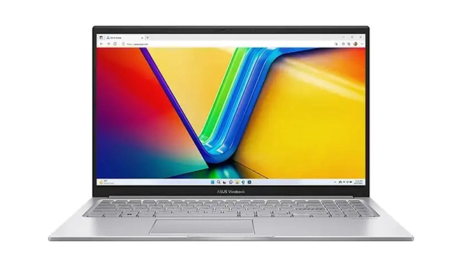 در این عکس یک لپ تاپ VivoBook 15 P1504CVA-NJ261 ایسوس Core 5 با در باز و از نمای جلویی نمایش داده شده است.