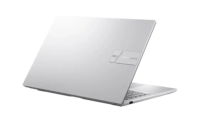 در این عکس یک لپ تاپ VivoBook 15 P1504CVA-NJ261 ایسوس Core 5 16GB ا ۱۵.۶ اینچی با در نیمه باز و از نمای پشتی نمایش داده شده است.