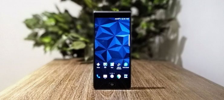 بررسی بلک بری موشن (Blackberry Motion): یک گوشی خوب با ظاهری متفاوت!